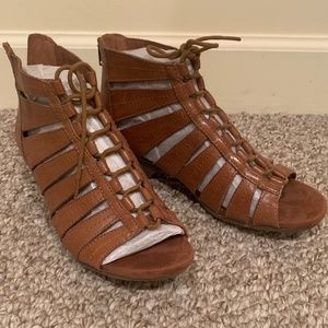 BRAND NEW COBB HILL "GHILLIE" GLADIATOR SANDALS SIZE 7W LEATHER